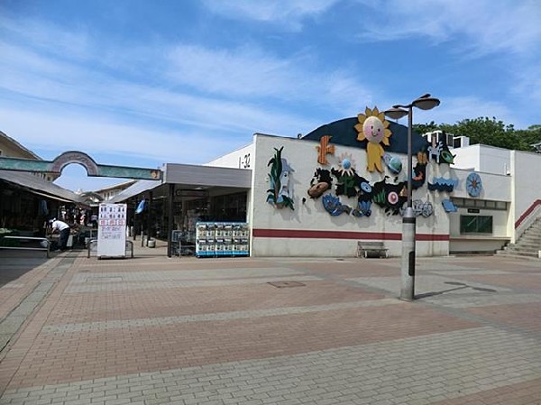 そうてつローゼン左近山店(そうてつローゼン左近山店まで1500m 地域には大型スーパーもありお買い物便利♪)