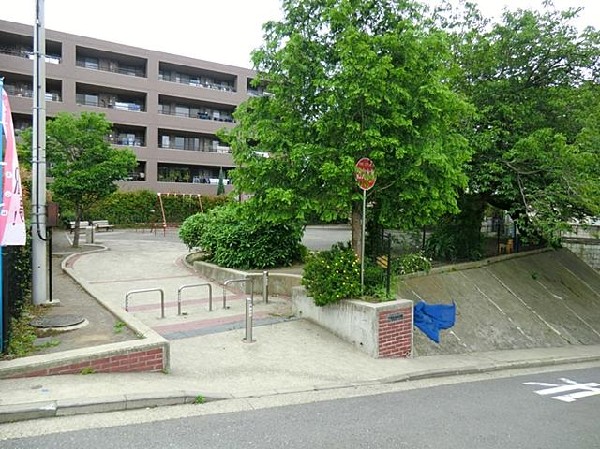 下末吉旭台公園(下末吉旭台公園まで140m 公園近くでお子様も安心して遊べます♪)