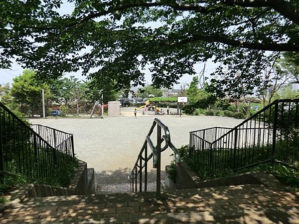 上矢部坂本公園(上矢部坂本公園まで450m)