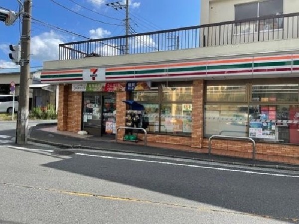 セブンイレブン横浜上菅田町店(近くて便利、期待以上の品質を提供するコンビニ。セブンイレブンの商品を最短30分で届ける7NOW取扱店。)