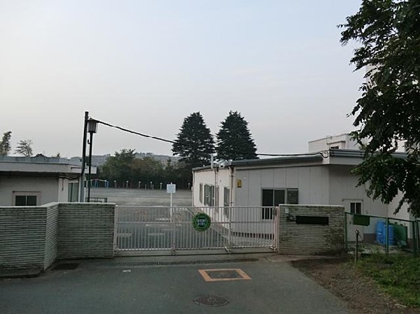 横浜市立岡津小学校(横浜市立岡津小学校まで900m)