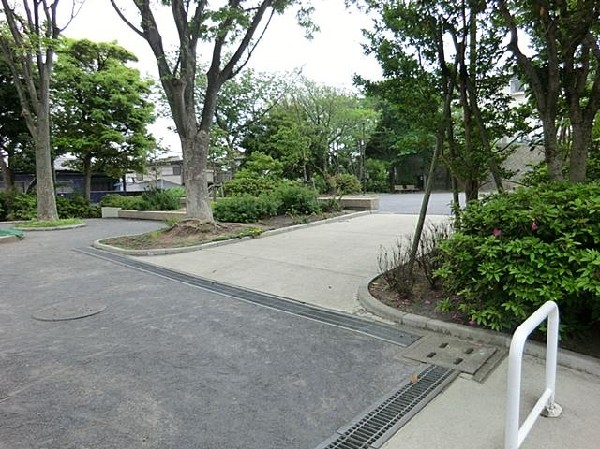 六ツ川四丁目公園(六ツ川四丁目公園まで700m)