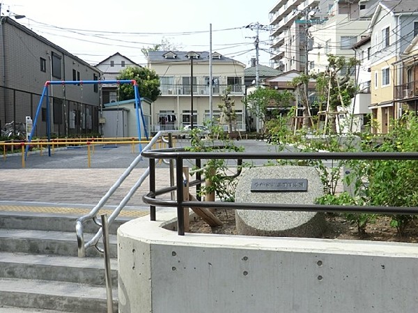 西神奈川三丁目公園(西神奈川三丁目公園まで450ｍ)