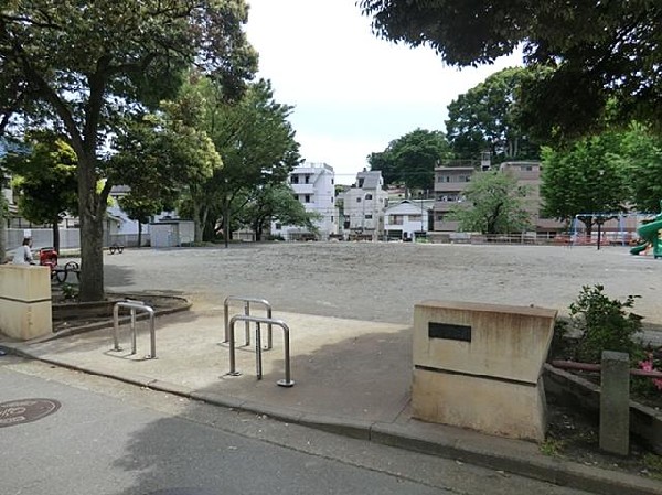 宮ケ谷公園(宮ケ谷公園まで450m)