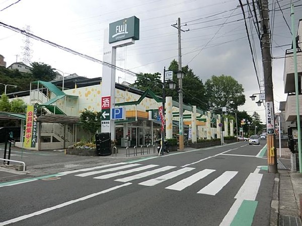 ＦＵＪＩ新井町店(ＦＵＪＩ新井町店まで1200m 地域には大型スーパーもありお買い物便利♪)