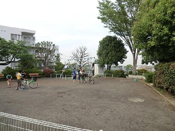 大久保三丁目公園(大久保三丁目公園まで260m)