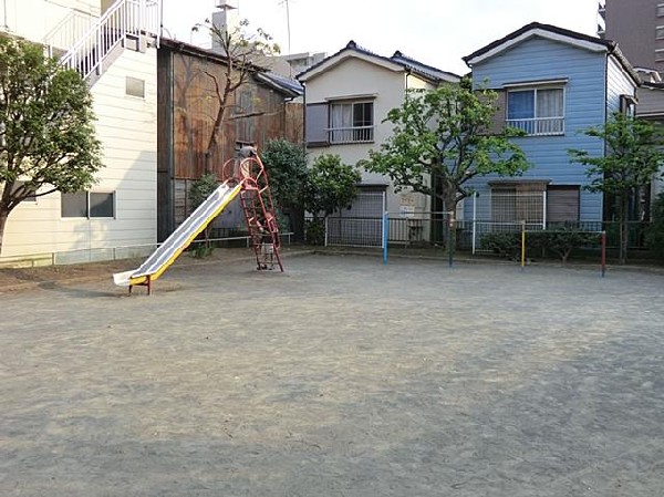 花月園駅前公園(花月園駅前公園まで240m)