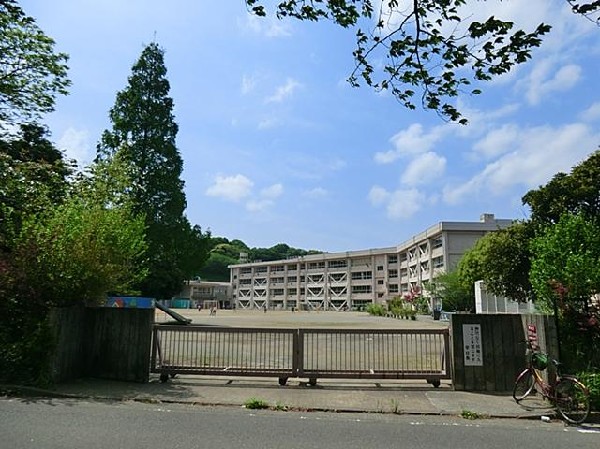 横須賀市立鷹取小学校(横須賀市立鷹取小学校まで400m)
