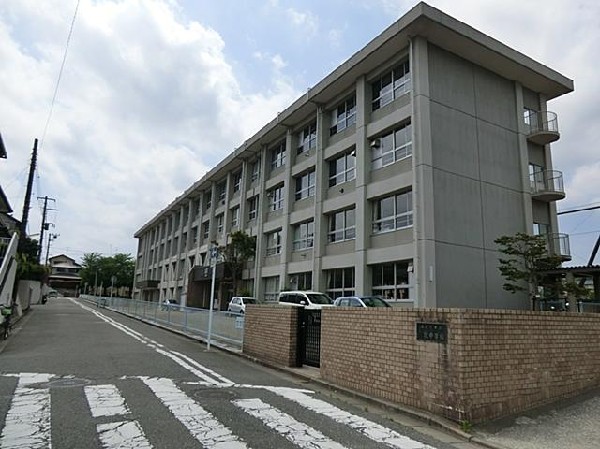 横須賀市立鷹取中学校(横須賀市立鷹取中学校まで1200m)