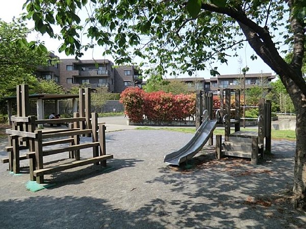 下永谷三丁目公園(下永谷三丁目公園まで400m)