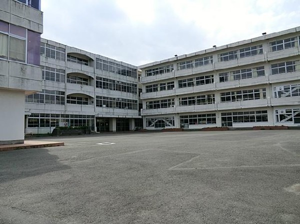 鎌倉市立岩瀬中学校(鎌倉市立岩瀬中学校まで800m)