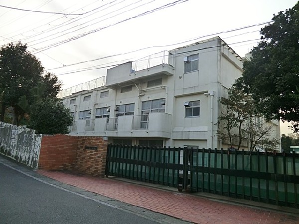 横浜市立上永谷中学校