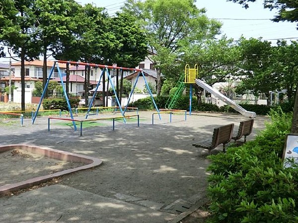 六浦大道公園(六浦大道公園まで1400m)