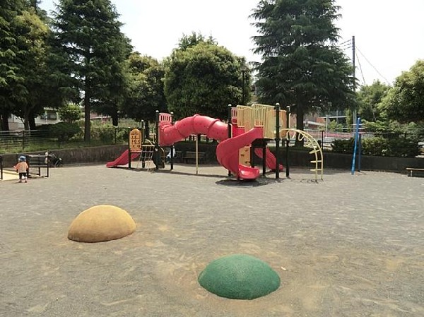 八幡山公園(八幡山公園まで300m)
