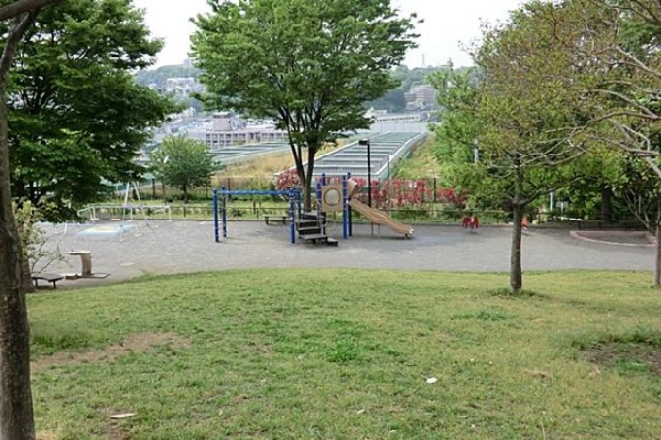 峰岡町三丁目公園(峰岡町三丁目公園まで400m)