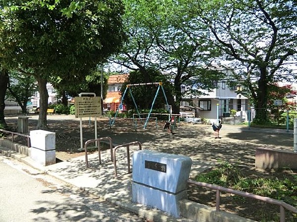 左右手公園(左右手公園まで210m 公園近くでお子様も安心して遊べます♪)