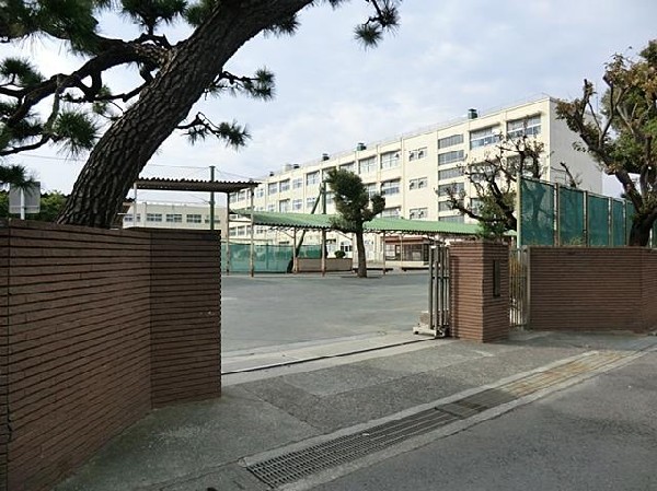 横浜市立希望ケ丘小学校(横浜市立希望ケ丘小学校まで900m)
