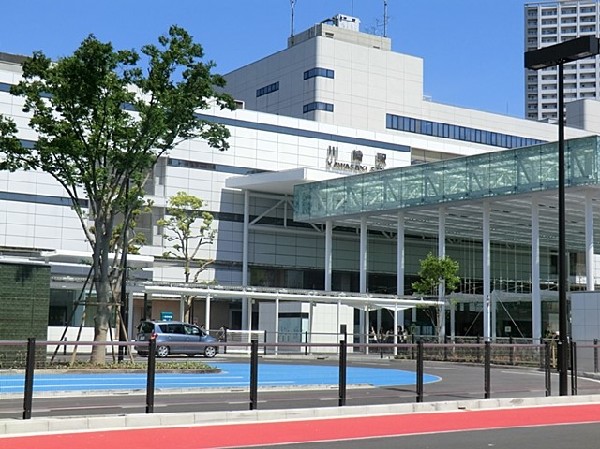 JR川崎駅(JR東海道線、京浜東北線、南武線の3路線が通り、商業施設が多数建ち並ぶターミナル駅です。)