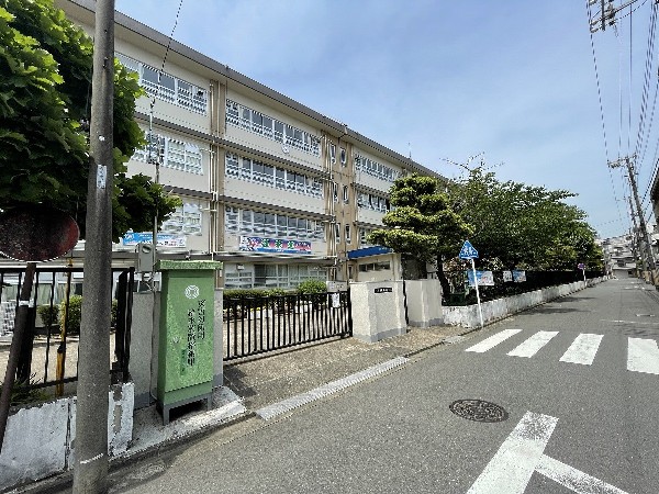 渡田中学校(成長の過程でより濃い時間を過ごす3年間。ここで過ごす時間は、お子様にとって、とても大切な思い出となるはずです。)