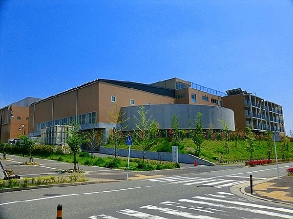 はるひ野小学校(川崎市初の小中連携校として、平成20年度に開校しました。)