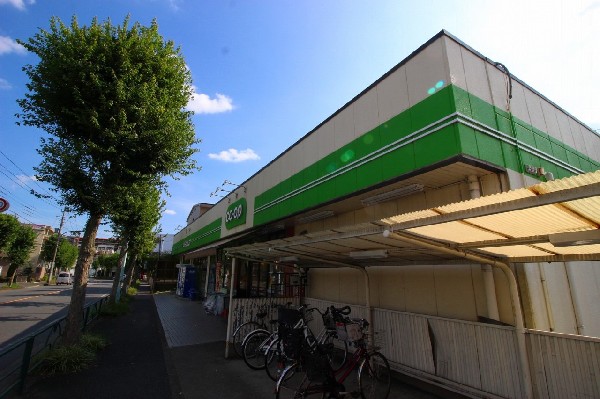 コープみらいミニコープ鶴川店　(小さいながら、必要なものがそろっているスーパーです。)