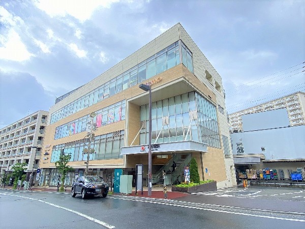 エトモ市ヶ尾店(「エトモ」は、「駅と、もっと　街と、もっと」をキャッチコピーとして、通勤・通学で駅を利用されるお客様をターゲットとした商業施設です。)