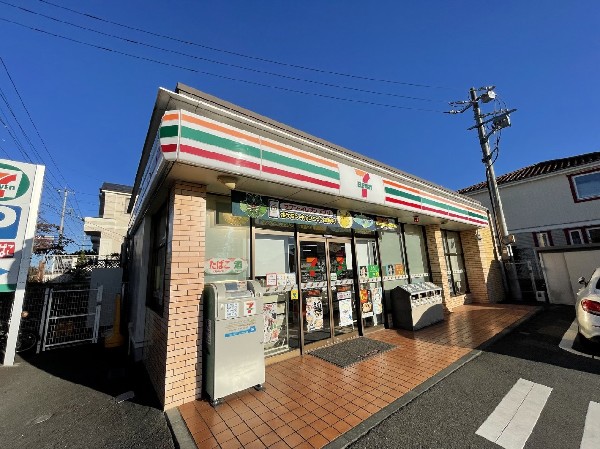 セブンイレブン　美しが丘西3丁目店(セブンミール、お弁当に定評のあるセブンイレブン、コンビニエンスの最大手ですね。)