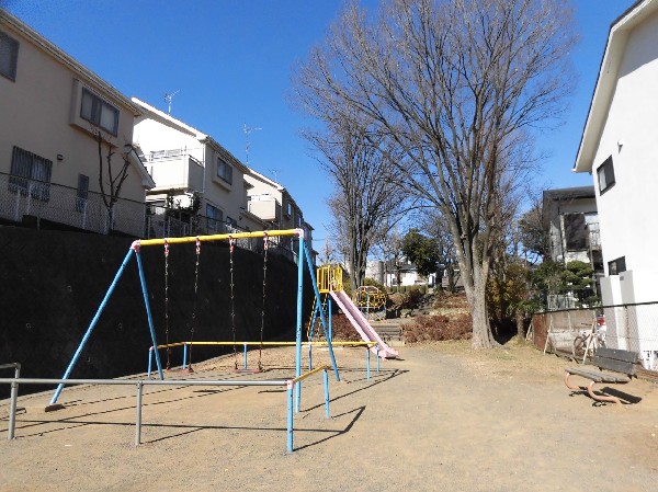 菅生第4公園(住宅街らしく近隣には公園が複数ありますので、お子様にも嬉しい住環境です。きっと、お気に入りの公園がみつかるはずです。)