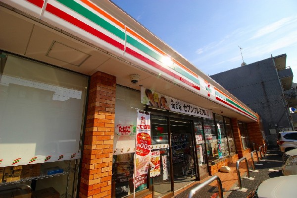 セブンイレブン川崎東長沢店(お弁当、惣菜、コーヒーと人気商品が目白押しのセブンイレブンが最寄なのは嬉しい。)