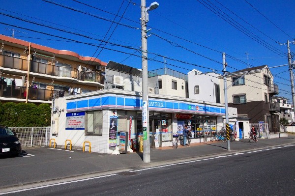 ローソン 中原上小田中一丁目店(「マチのほっとステーション」をスローガンに掲げる通り、忙しい日々に「ほっ」とするひとときをもたらします。)