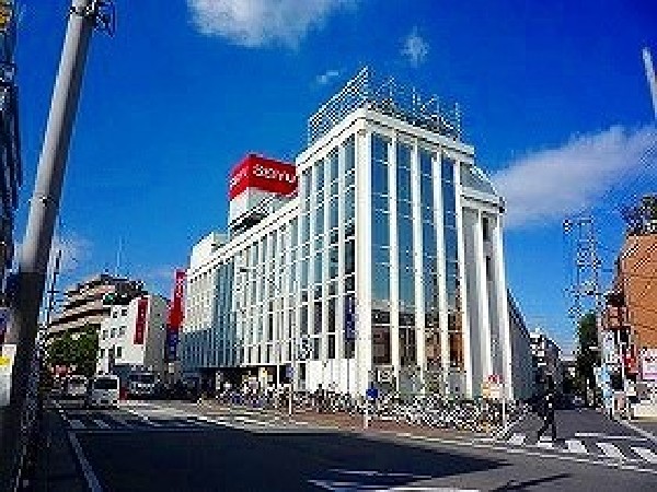 西友武蔵新城店(24時間営業は助かる方もいらっしゃることでしょう。現在はウォルマートの日本法人1963年から続くスーパーマーケットです。)