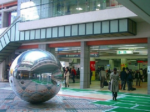 日吉駅(東横線通勤特急・急行停車駅、グリーンライン始発駅。「渋谷」駅へ約20分、「横浜」駅へ約12分と、好アクセス駅です。)