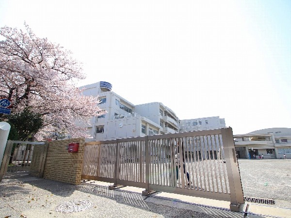 下田小学校(小中一貫教育を推進している小学校。義務教育９年間の学習指導と生活指導の円滑な接続が図れるよう、中学校 区を基本として推進しています。)