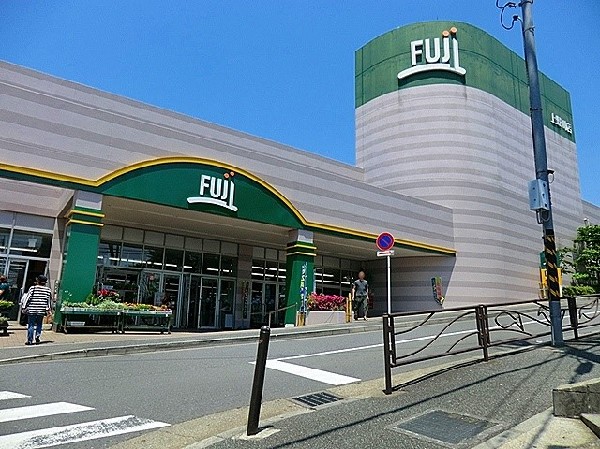 ＦＵＪＩ上野川店(スーパーFUJI、ホームセンターコーナン、クリーニング店などが同建物内にあります。駐車場も広く、通路も広いのでお買い物もしやすい店舗です。)