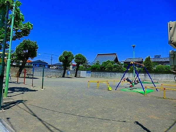 南加瀬第一公園(近隣には、公園もあり、青空の下で駆け回ったり、遊具で遊んだり、思い思いの遊びができます。)