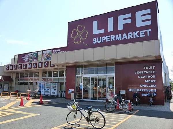 ライフコーポレーション川崎京町店　(幹線道路沿いにあり、自転車や車で立ち寄りやすい駐車場完備のスーパーです。)