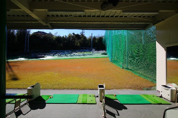 千代ヶ丘ゴルフクラブ(ゴルフ打ちっ放し練習場です。年を重ねても出来るスポーツの代表。近くにあれば上達も間違いない。)