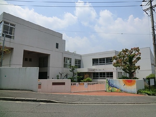 真福寺小学校(真福寺小学校は昭和57年4月に川崎市の100校目の公立小学校として開校しました。)