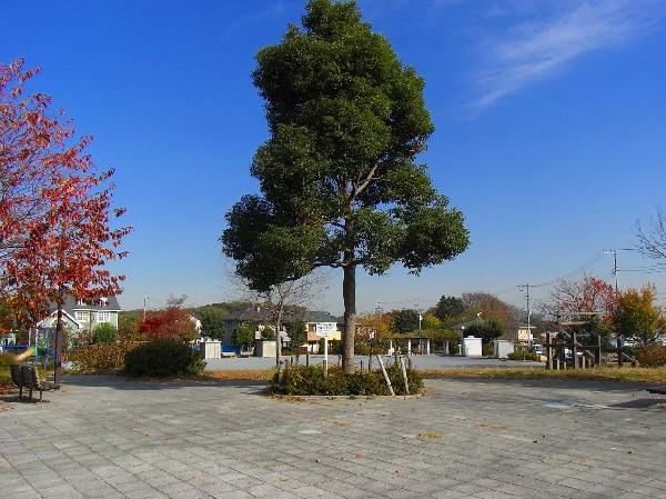 池辺町不動原公園(園内には、大型の複合遊具があり、小さな子から大きな子までが満足できます。)