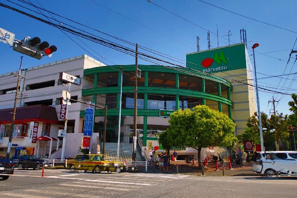 マルエツ川崎宮前店(大型駐車場完備の大手スーパー。)