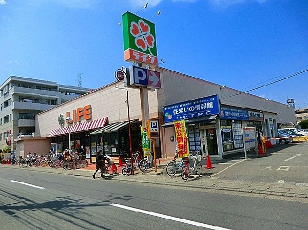 ライフ高津新作店(「安全と安心」「鮮度と品質」「信頼とサービス」にこだわっています。22時までの営業です。)