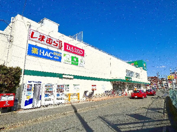 マルエツ柿生店(食品スーパーマーケットとしては店舗数・売上高で国内最大規模と言われ、全国にスーパーマーケットをチェーン展開しているマルエツ。)