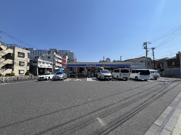 ローソン 川崎東小倉店　(「マチのほっとステーション」をスローガンに掲げる通り、忙しい日々に「ほっ」とするひとときをもたらします。)