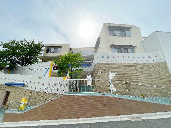 大場白ゆり幼稚園(大場白ゆり幼稚園では異学年交流のオープンクラスの導入や専門講師など保育に取り入れています。)