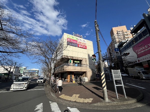 フレルさぎ沼　(鷺沼駅前のショッピングセンター。素敵なものに触れあえる場所として、おいしいもの、おしゃれなものなど毎日を彩る様々な専門店があります。)