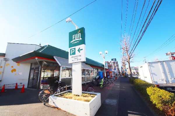 Fuji稲田堤店(生鮮品は品質・鮮度にこだわり、豊富な品揃えでお客様に喜んでいただけるよう心がけております。)