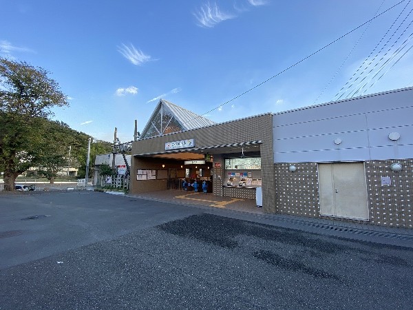 こどもの国駅(長津田駅から出るこどもの国線の終着駅。駅周辺も自然が豊かで、のんびり暮らしたい人向き。)