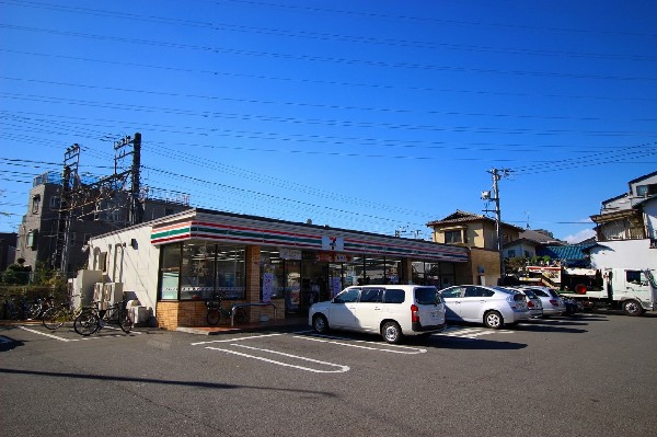 セブンイレブン　川崎津田山店(特にお弁当等の惣菜で一歩先を行くセブンイレブン。一昔前と比べると格段に美味しい！会社帰りに立ち寄れる立地は嬉しい限り！)