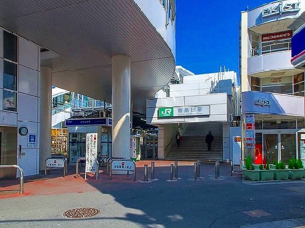 鹿島田駅(各駅停車でも「川崎」駅まで7分、「武蔵小杉」駅まで6分。近隣の駅と異なり快速電車が停車します。また、「新川崎」駅まで徒歩で行くこともできます。)