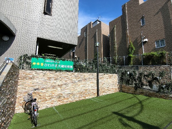 太陽の子 かわさき犬蔵保育園(2015年4月に開園いたしました。雨の日でも体を動かせるような活動が出来る、広々とした保育室が特徴です。)